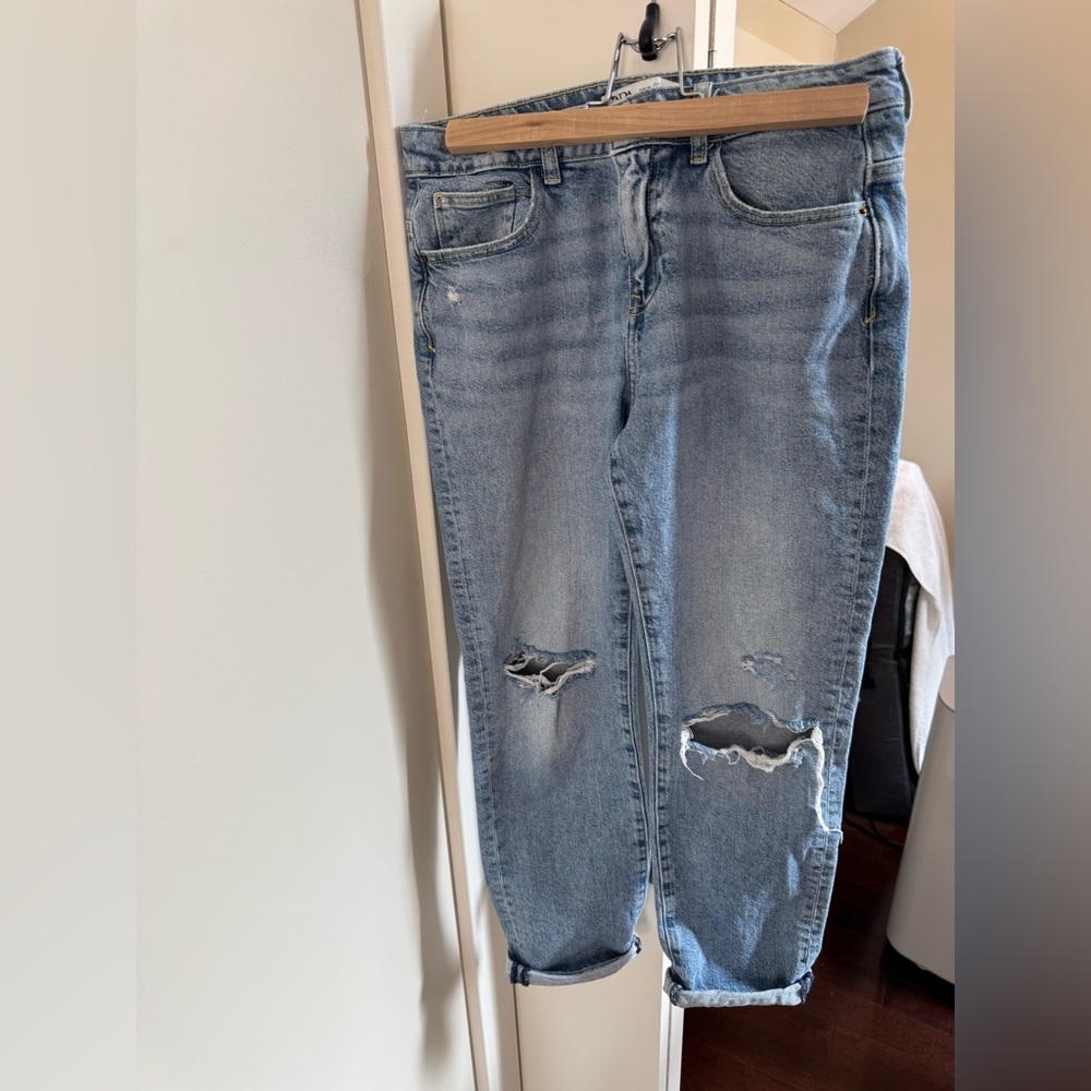 Zara EUC size 4 Light Blue Denim distressed Jeans